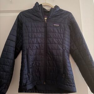 LIKE NEW - Patagonia Women’s Quilted Navy Nanopuff XS